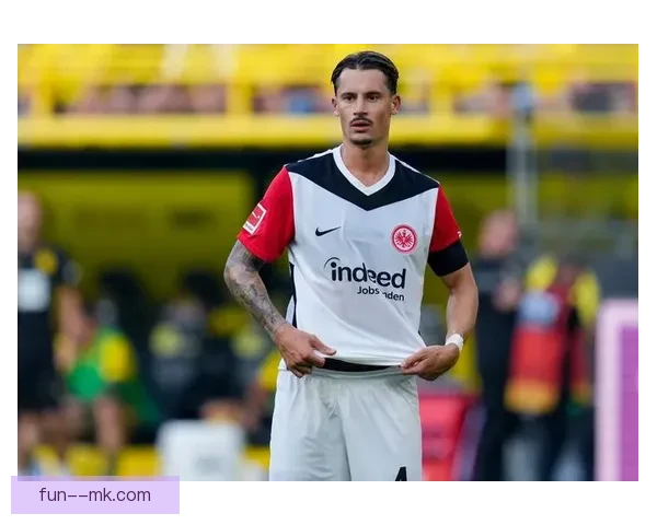 法兰克福主力中卫续约至2028年取消解约金条款